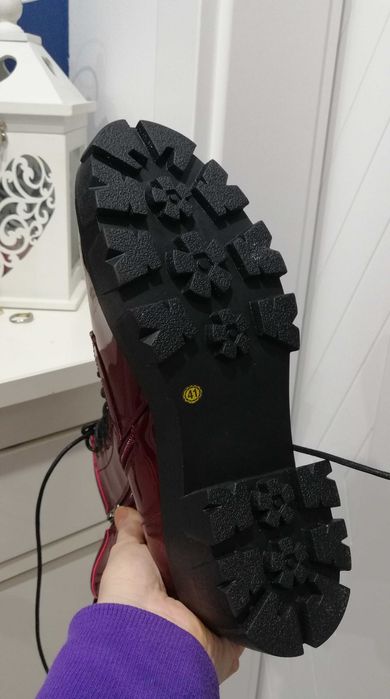 Nowe lakierowane buty na grubej podeszwie r 41
