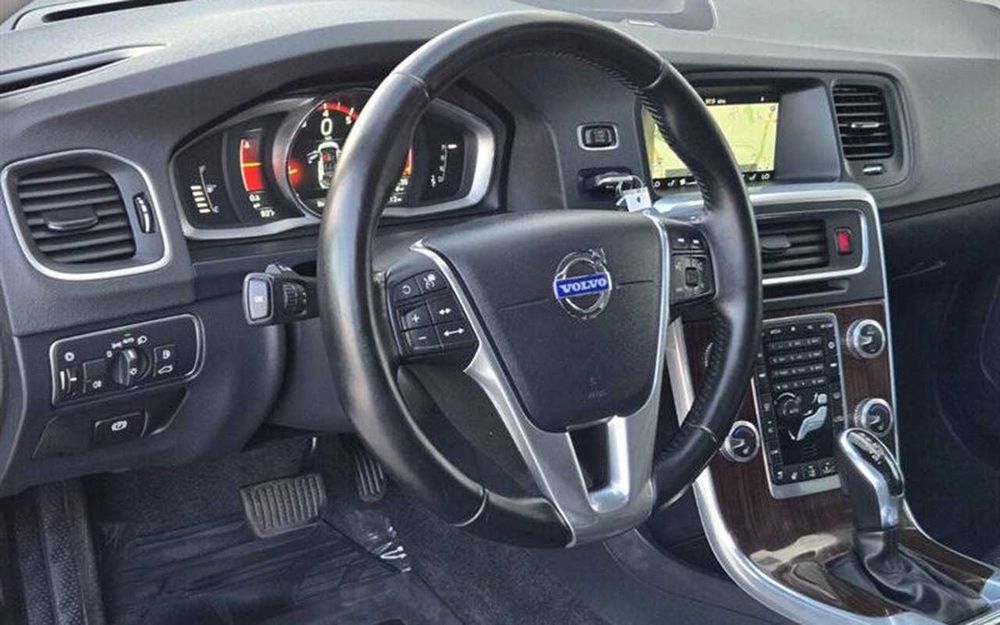 2015 Volvo V60 Cross Country T5 Platinum