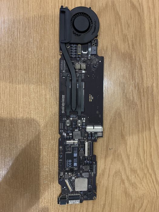 Материнская системная плата MacBook Air A 1465 11 mid 2015 4гб.   совм