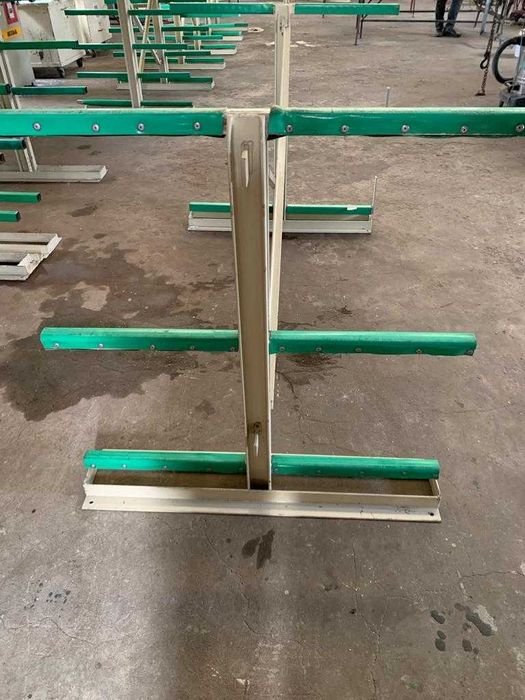 Conjunto de estantes  super resistentes para perfis ou outros materiais
