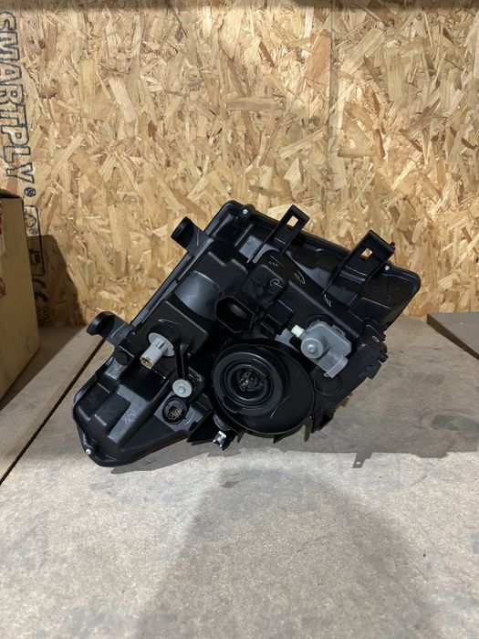 Farol esquerdo nissan navarra/pathfinder novo priginal