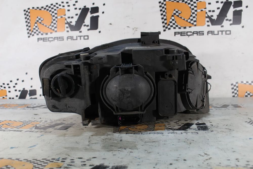 Ótica / farol esquerda AUDI A4 (8EC, B7)