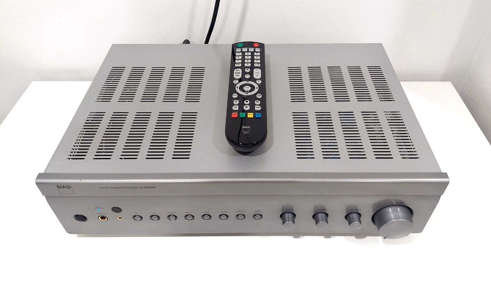 Amplificador audiófilo NAD C326BEE de Alta Potência c/2x100w + Comando + OFERTA PRE*