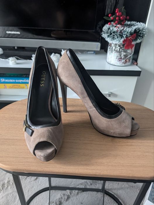 Buty szpilki GUESS rozmiar 39 kolor OKHAK