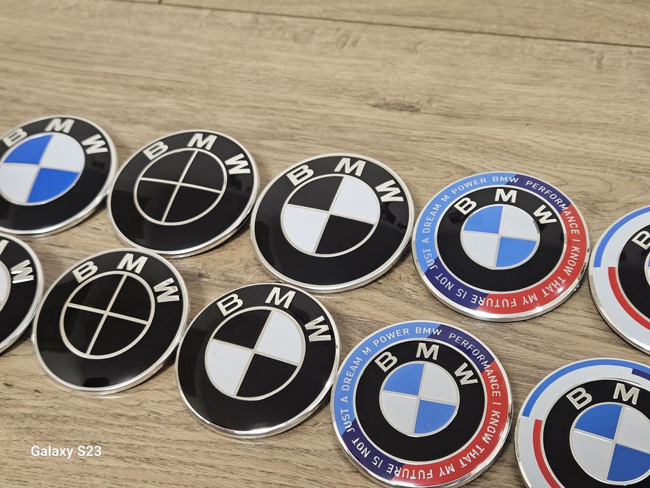 Емблема значок шильдик эмблема BMW 82мм 74мм БМВ в капот багажник