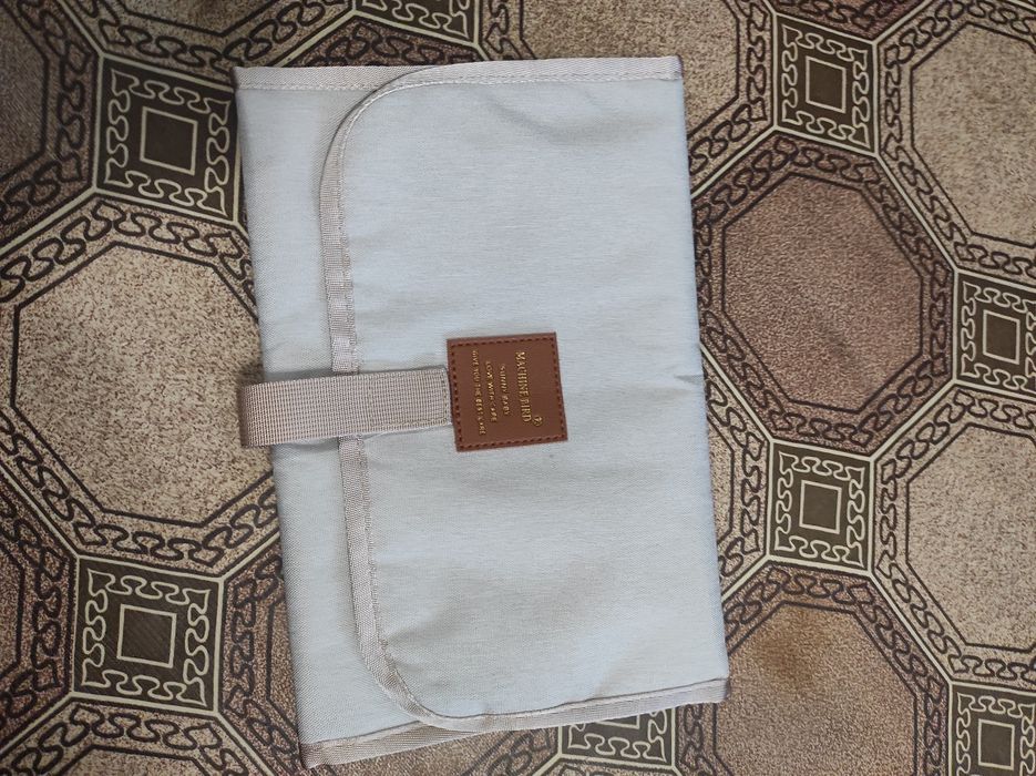 Компактний пеленальний столик для немовлят