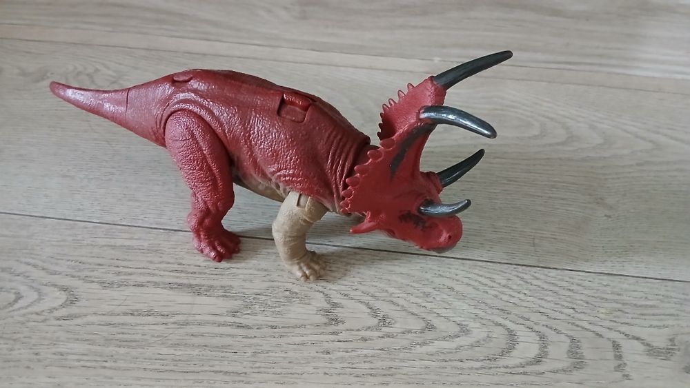 Diabloceratops dinozaur jurassic world Mattel