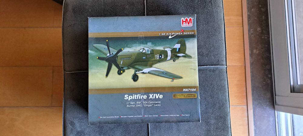 Avião da Hobby Master Spitfire XIVe Burma "Ginger" Lacey escala 1:48