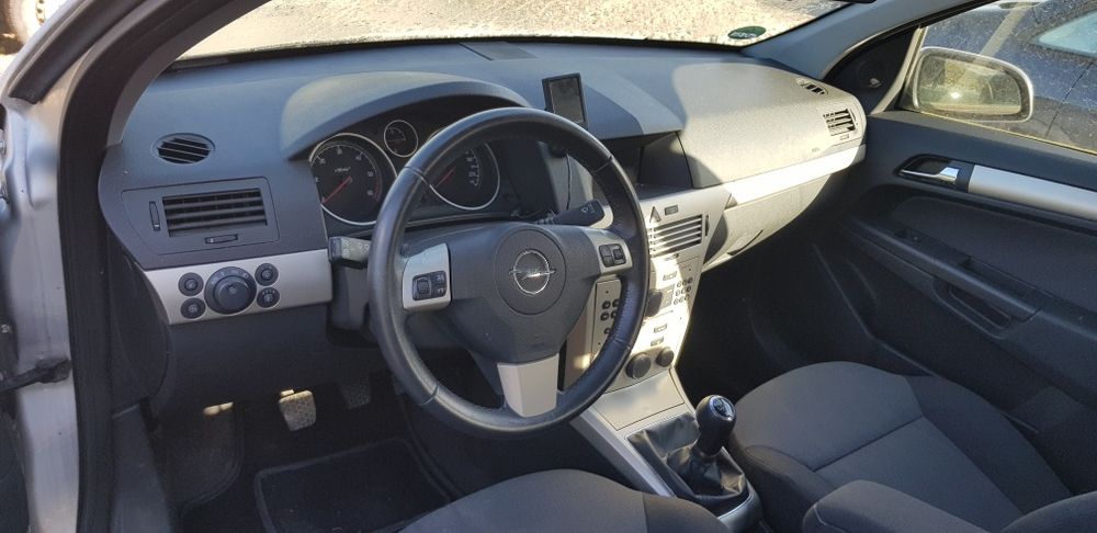 Silnik 1.9 CDTI Opel Astra H combi,  Z-157 całość na części