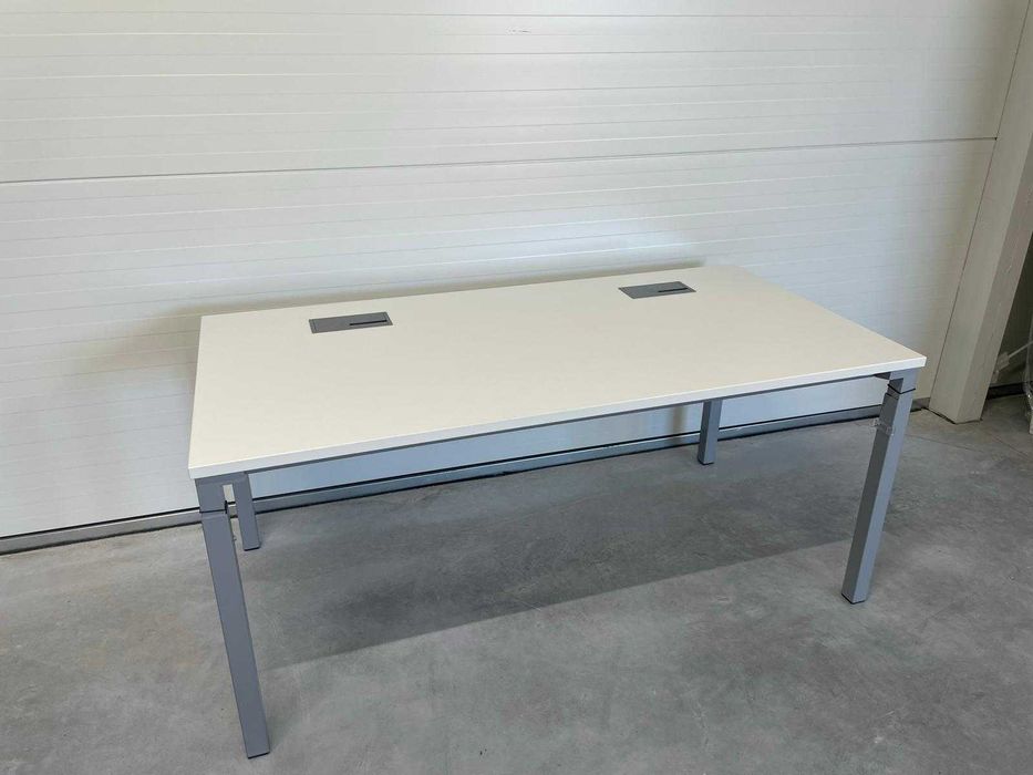 Biurko białe Steelcase Kalidro 160/180x80