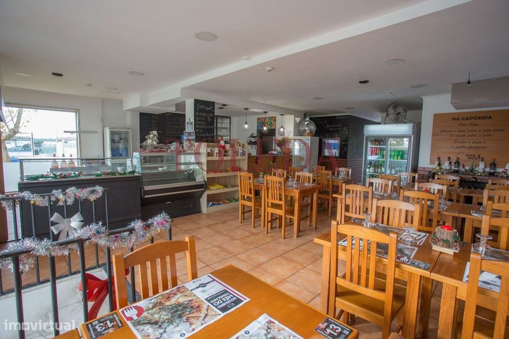 Restaurante/Churrasqueira com boa Visibilidade e Esplanada privada