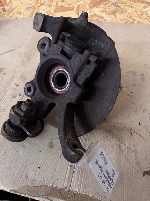 Цапфа поворотна права Volkswagen T4 1990-2003