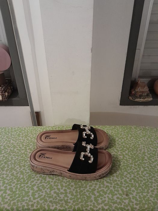 Vendo Chinelos de Senhora muito bonitos como novos