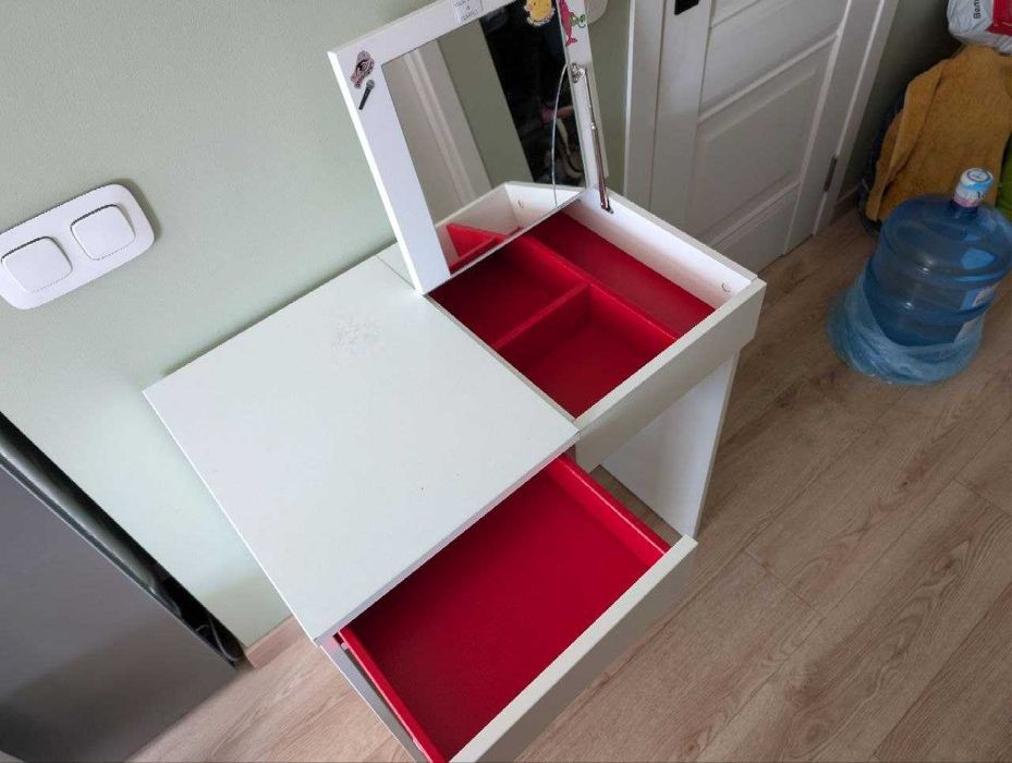Столик туалетний ikea