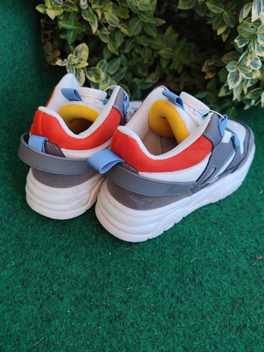 Sneakersy z metalowym zapięciem r. 30 sinsay