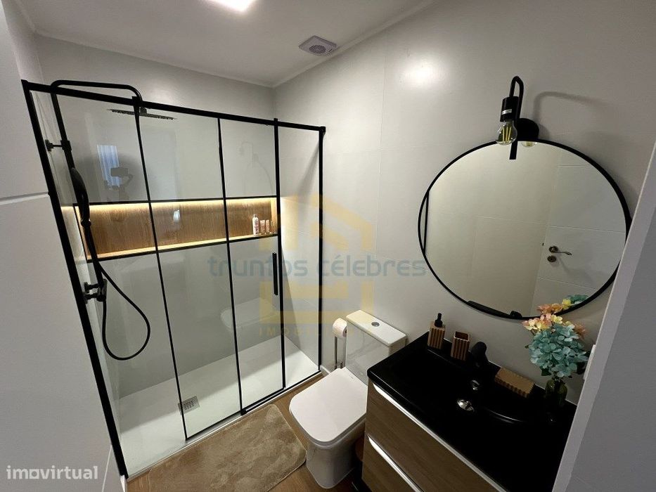 T2 Mobilado e equipado com Garagem | Design Moderno no Centro da Pó...