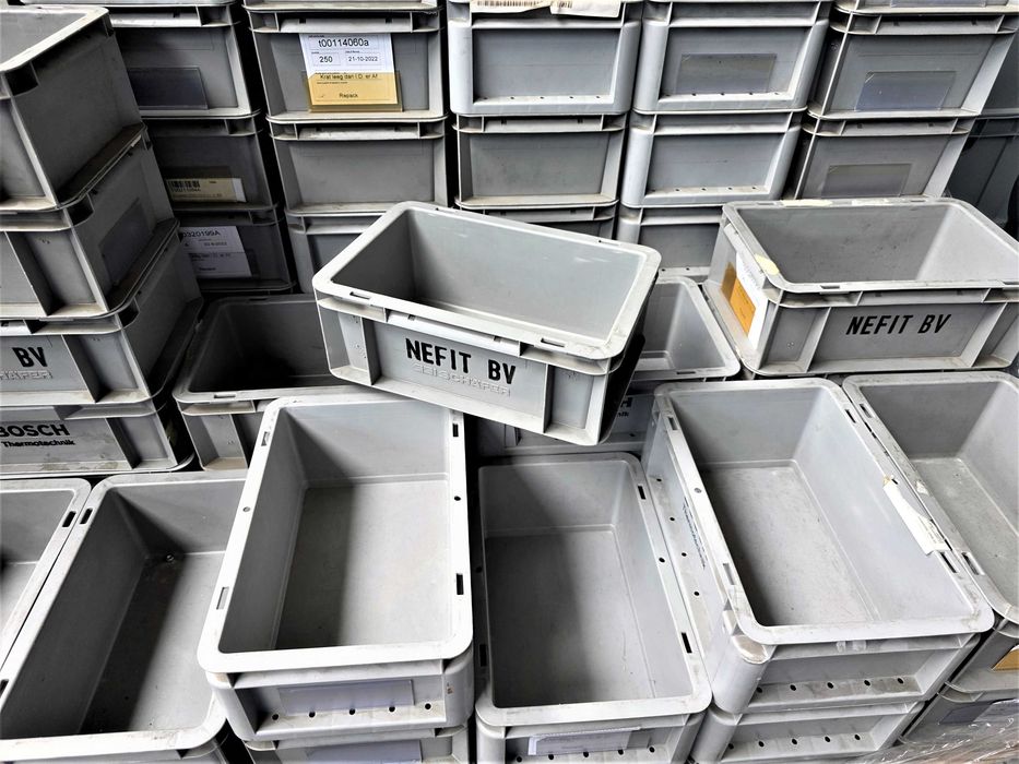 Pojemnik Kuweta Skrzynka Kosz Euro Plastikowy Magazynowy Warsztatowy Garaż 30x20x12cm