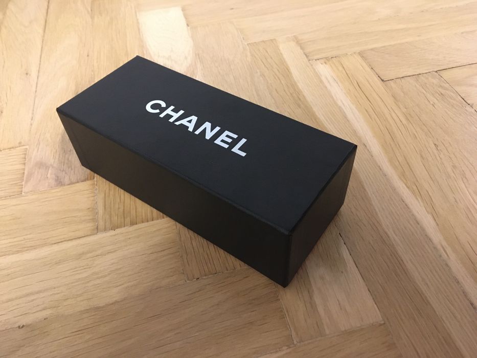 pudełko i woreczek na okulary Chanel czarne