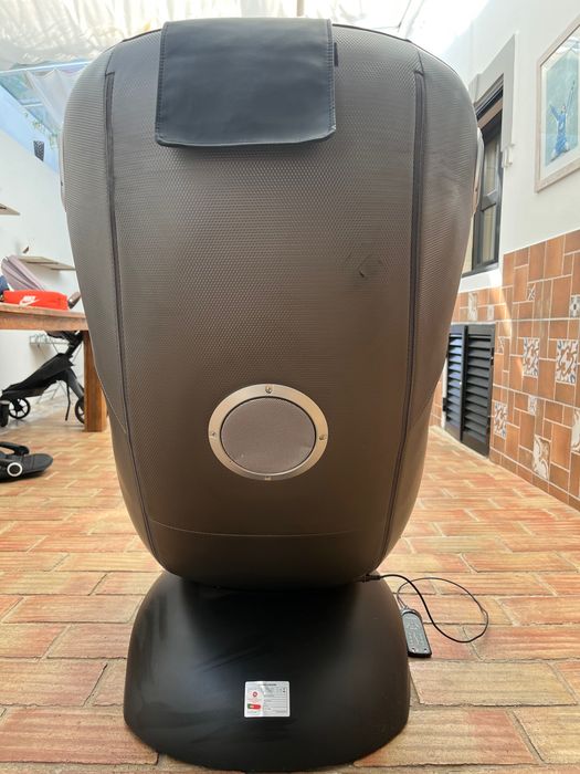 Poltrona de massagem em pele preta