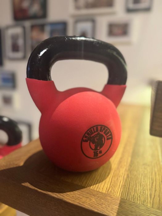 Kettlebell Gorilla Sports żeliwny gumowany 16 kg