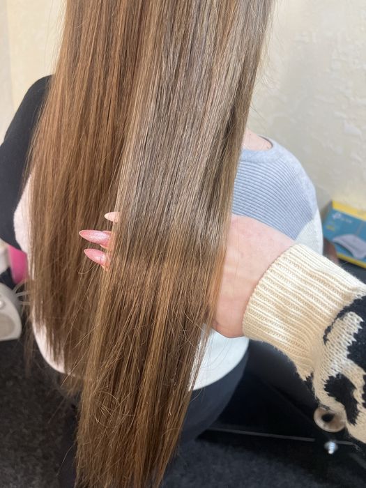 Капсульне нарощення та загущення біоволосся