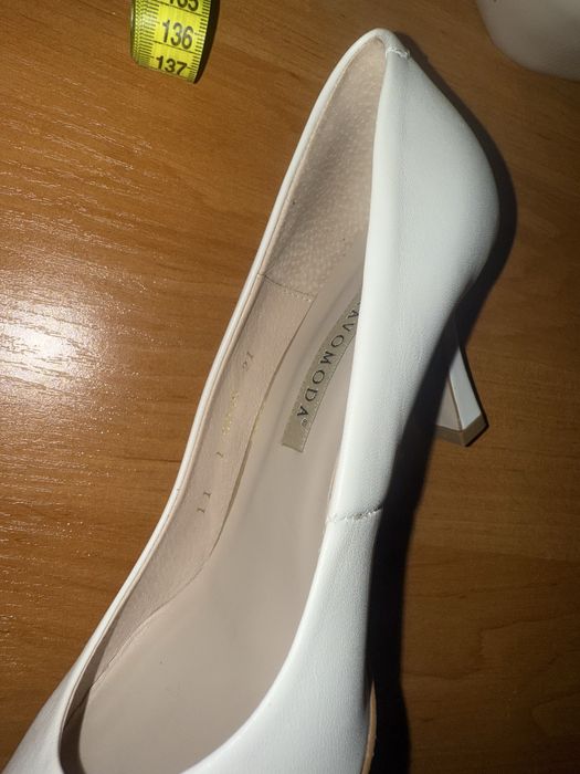 Туфлі жіночі білі весільні нові