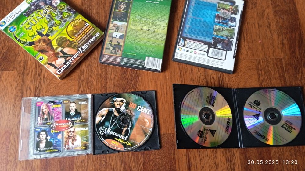 Компьютерная игра и музыка на компакт дисках.