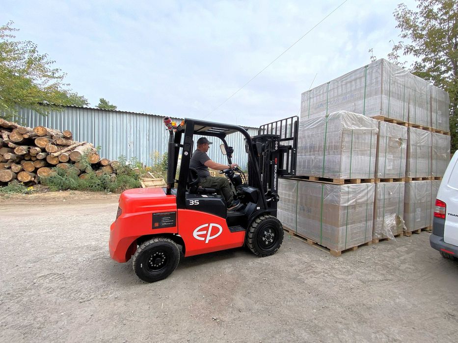 Продаж вилкових навантажувачів Київ нові та вживані гарантія доставка