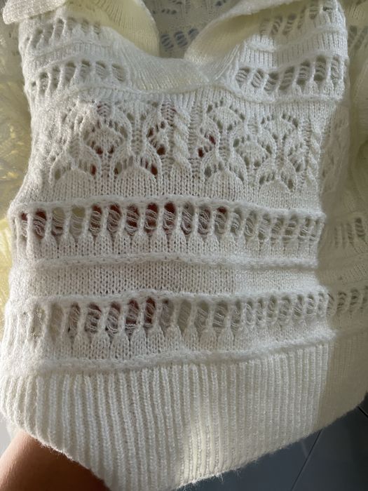 Вʼязані кофти молочного кольору