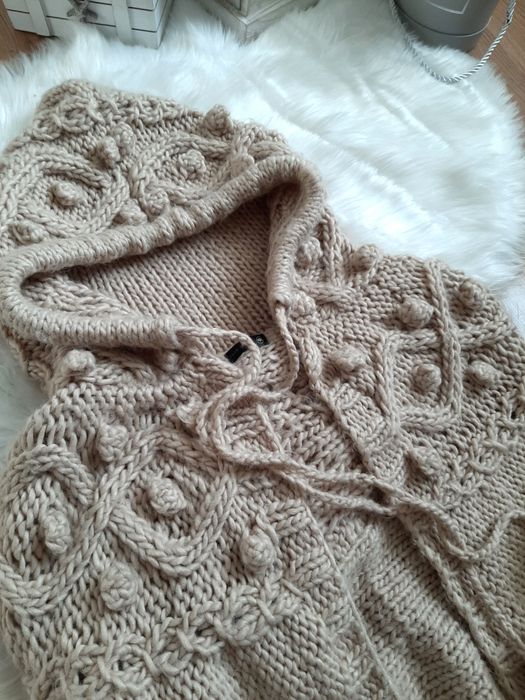 Sweterkowa peleryna ponczo river island