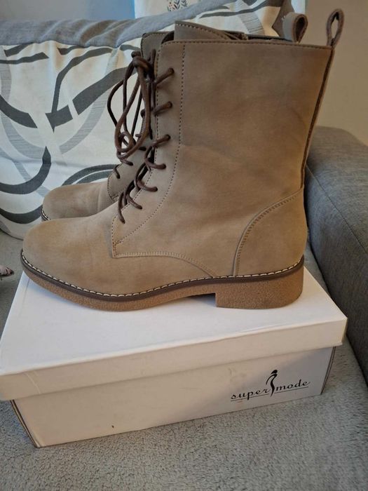 Jasnobrązowe botki
