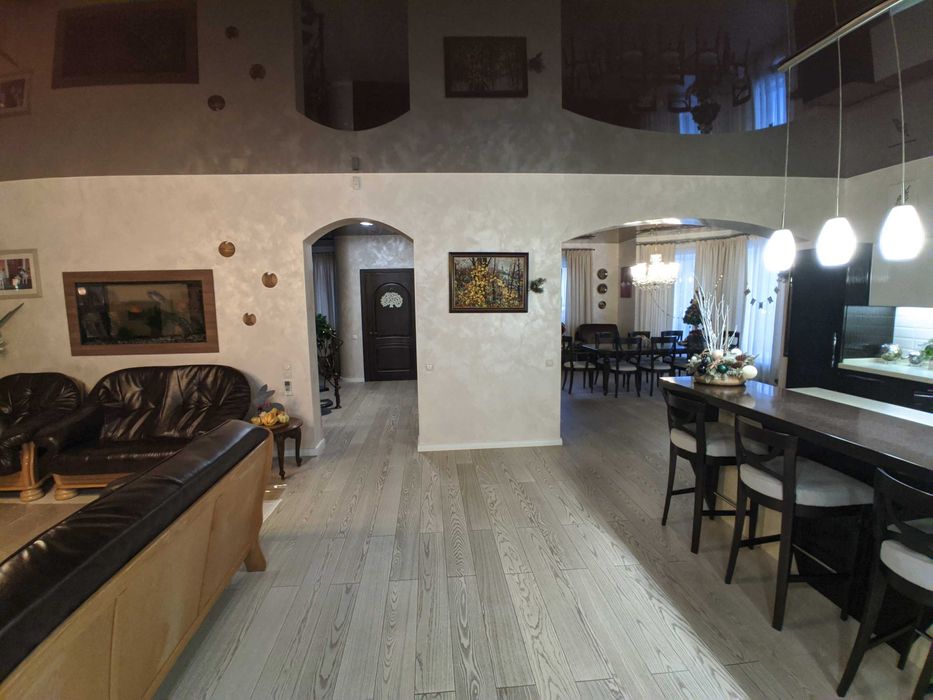 Два будинки на одній ділянці в передмісті Черкас, с.Свидівок