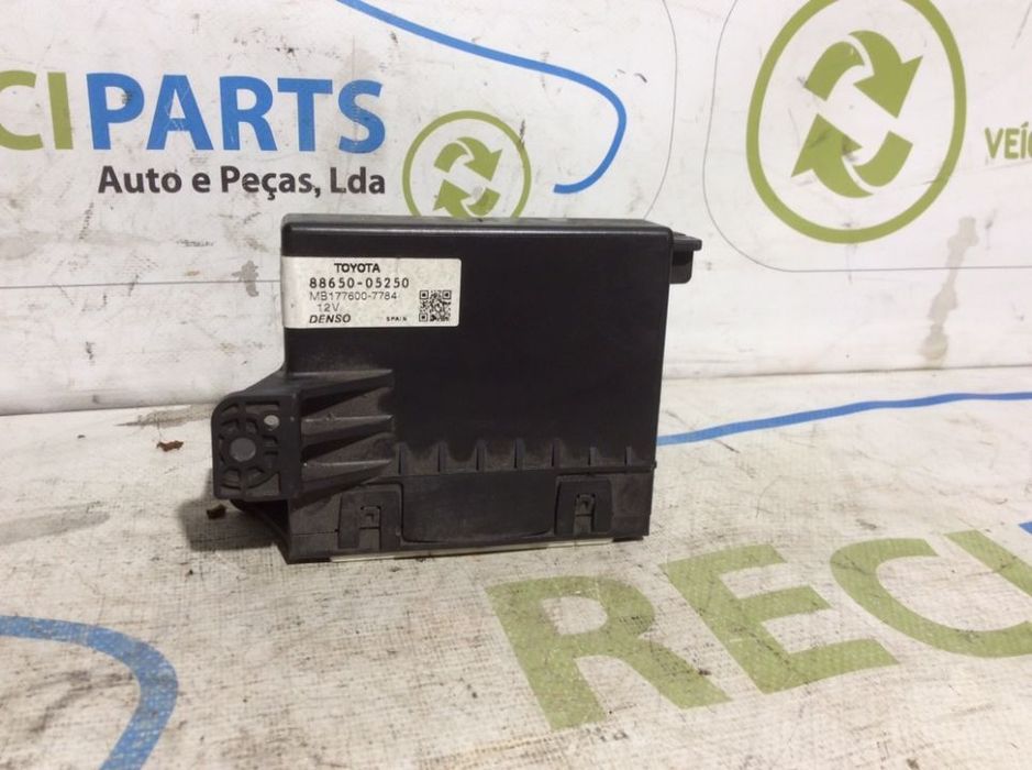Centralina de ar condicionado Toyota Avensis 88650-05020