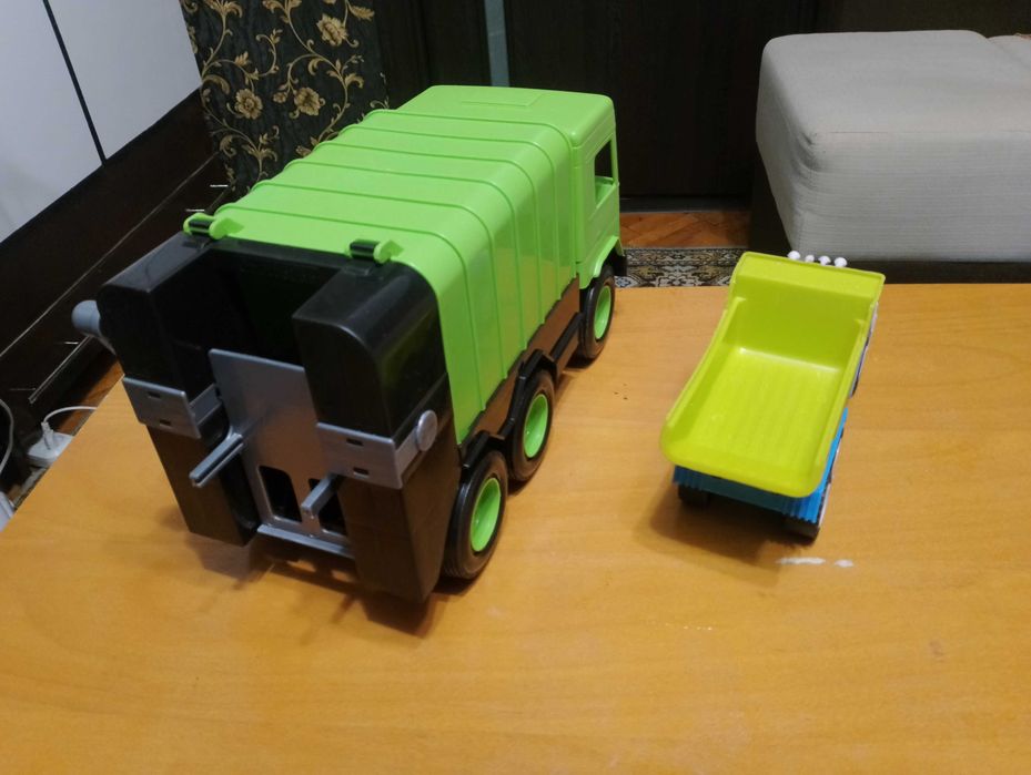 Детские игрушки машинки