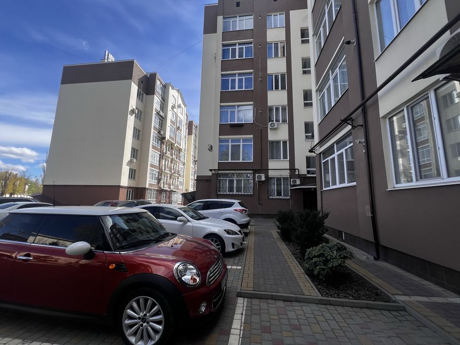 Продам 3х кімнатну ДВУХ УРОВНЕВУ  квартиру ЖК  вул. Нагірна