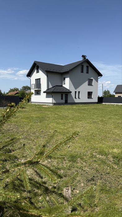 Продаж сучасного добротного будинку поблизу Богородчан