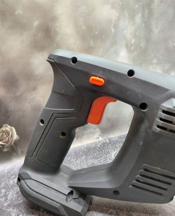 Шабельна пила акумуляторна Dnipro m DRS-200