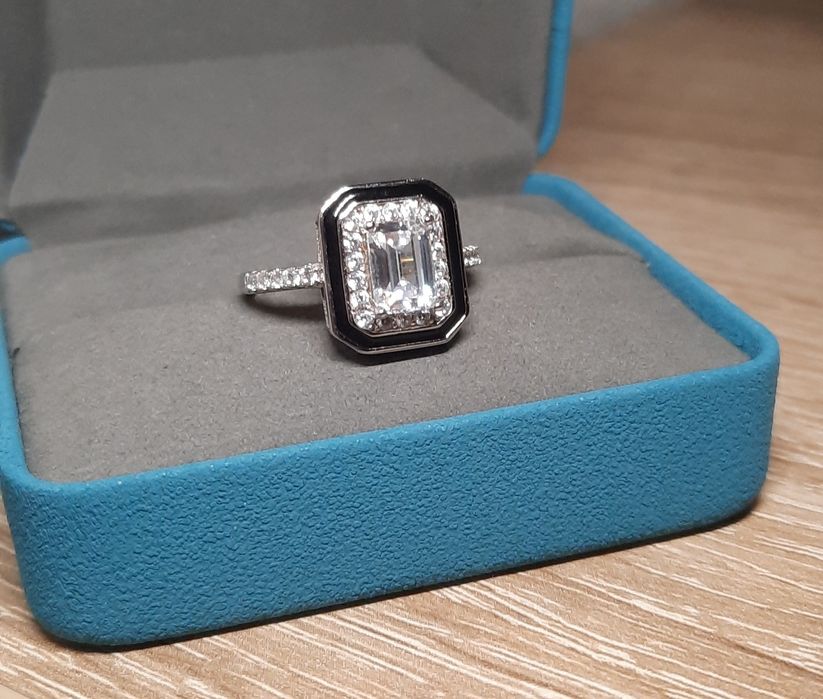 Nowy srebrny pierścionek s925