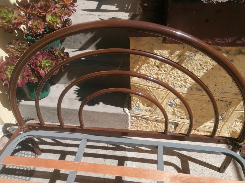 Cama de casal com estrado l 133x182