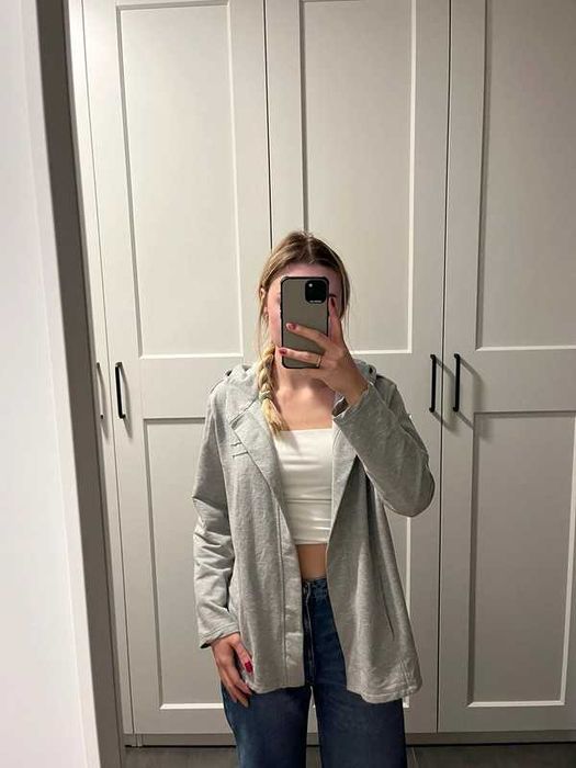 Szara bluza z kapturem