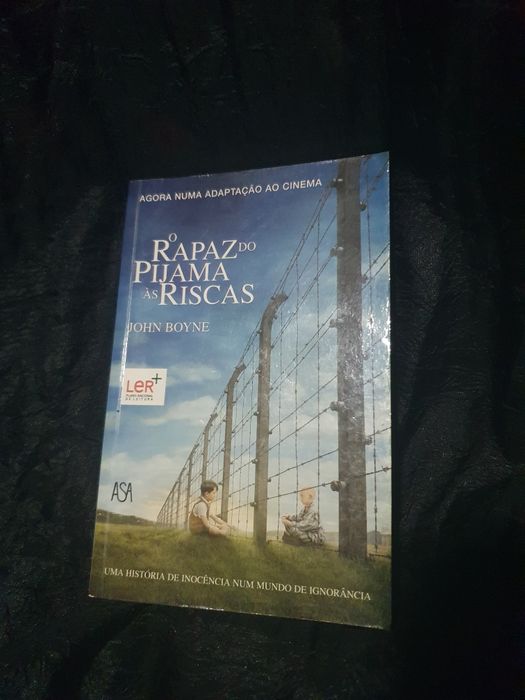 O menino do pijama às riscas