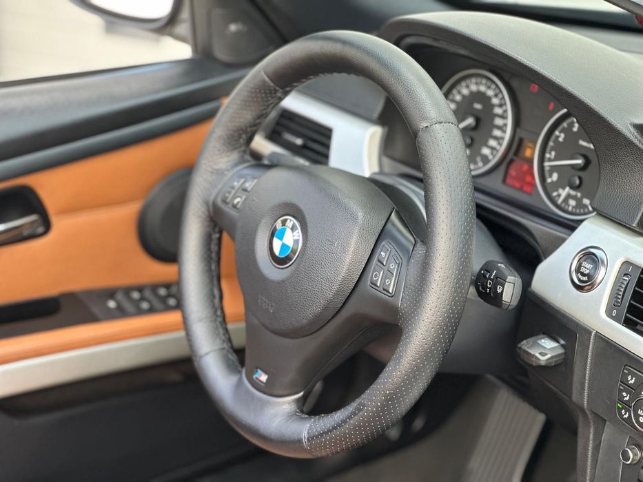 BMW 330 i Auto foto 2