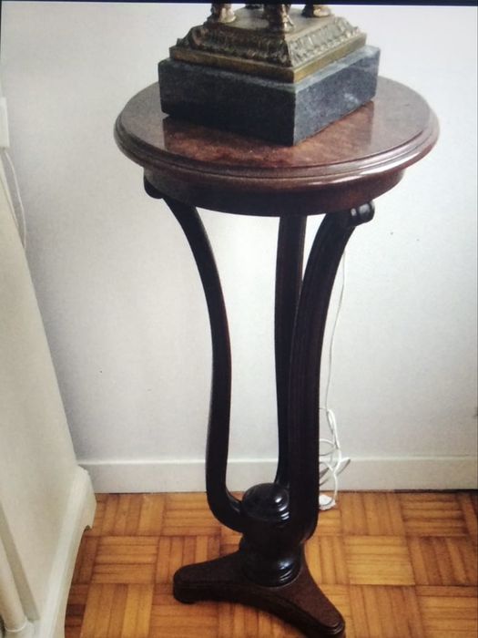 Candeeiro em bronze e  base de mármore, oferta da mesa