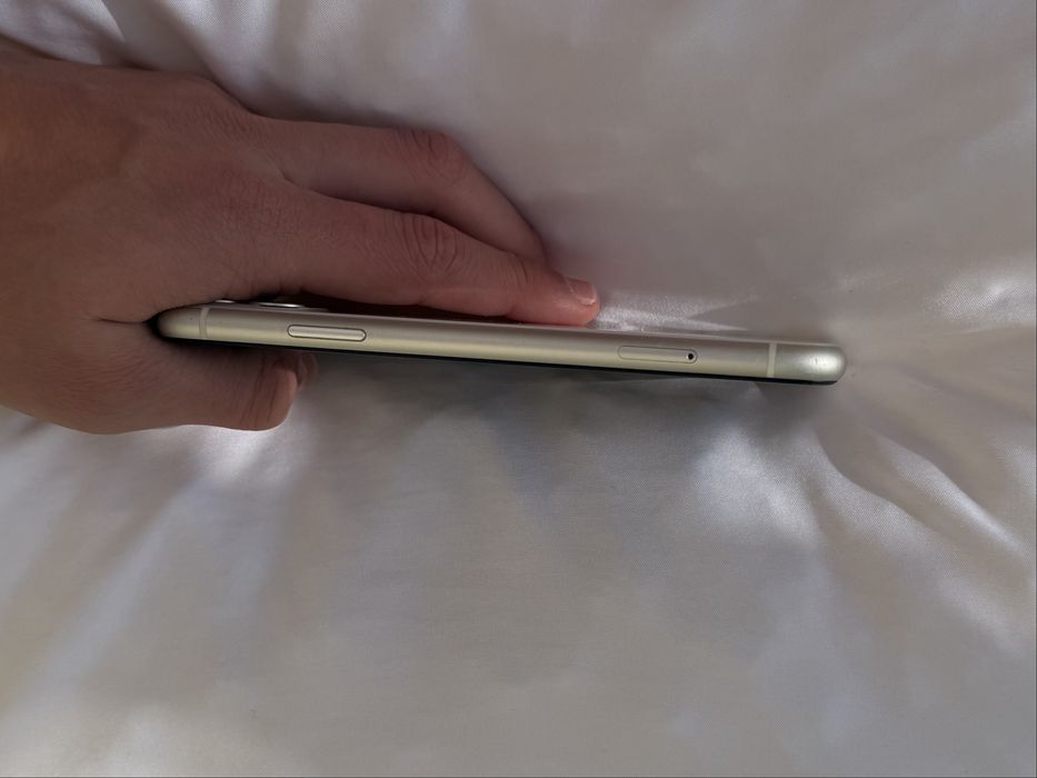 iPhone 11, branco, 128GB, sem garantia