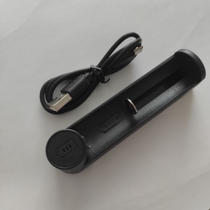 Зарядний пристрій на один слот 18650, 21700, 26650, 14500 та ін