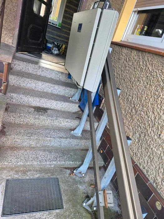 Winda schodowa GARAVENTA E5396 Platforma z podnośnikiem dla wózków inwalidzkich zewnętrzna podest dla osoby chorej seniora krzesło