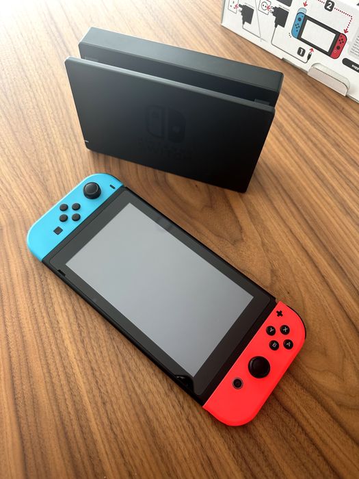 Nintendo Switch Edição Neon (Azul/Vermelho)