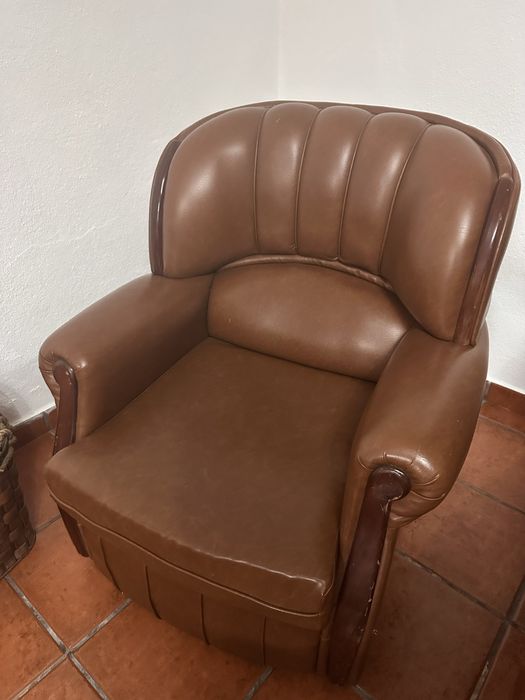 Sofás individuais em pele