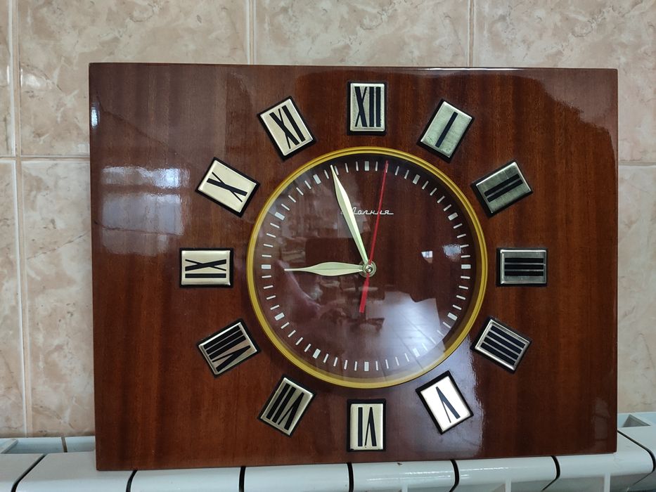 Великий годинник "Молнія",кварц,30*40 см.