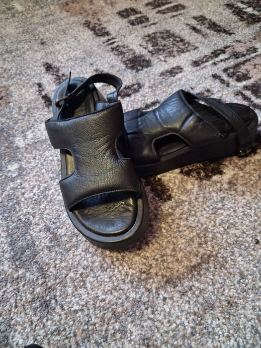 Продам шкіряні босоніжки